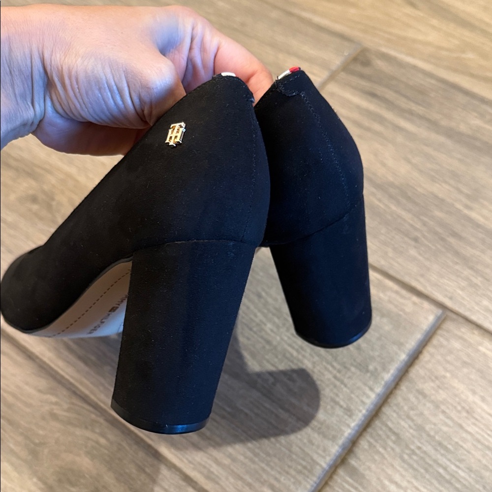 Tommy Hilfiger Abilene Black Block Heel Pumps Sz 7 - Picture 11 of 12